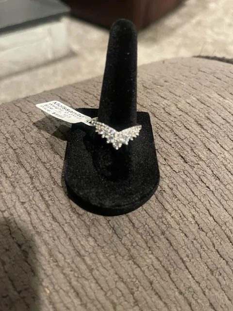 Elegant Crown Style Moissanite Ring - Royal Inspired Engagement Ring for Her, 925 Sterling Silver US Size 7 ca