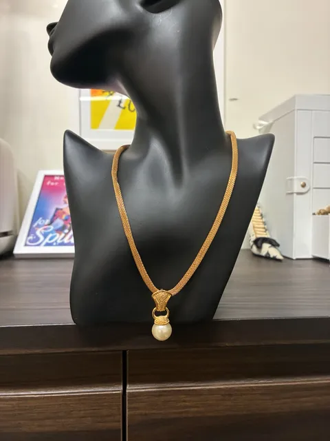 Vintage Gold Tone Mesh Faux Pearl Pendant Necklace