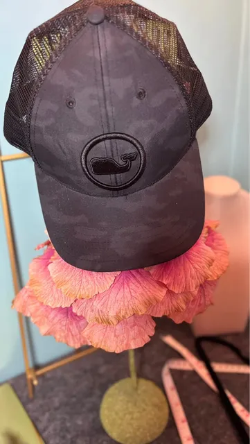 Vineyard Vines Black on black baseball hat