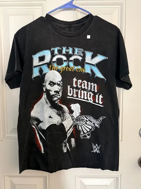 WWE The Rock The Great One Team Bring It Size M Black Graphic T-Shirt