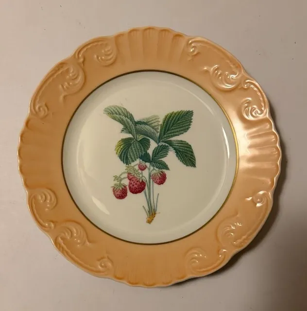 Mottahedeh Vista Alegre Strawberry Botanical Salad Plate Peach Gold Trim