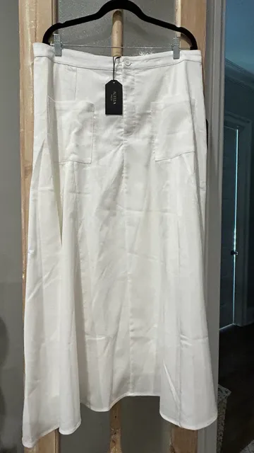 Aleeza Paris White Maxi Skirt Size XL