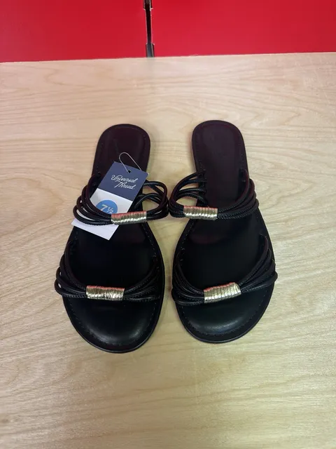 Universal Thread Sandals Size 7 1/2 Black