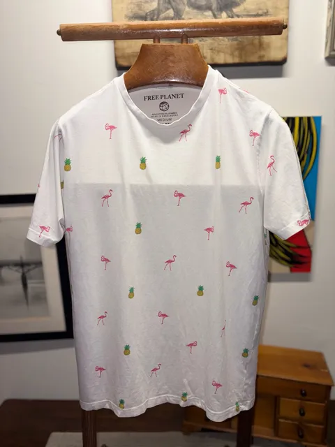 Free Planet Men’s Graphic T-Shirt Size Medium White Flamingo Pineapple