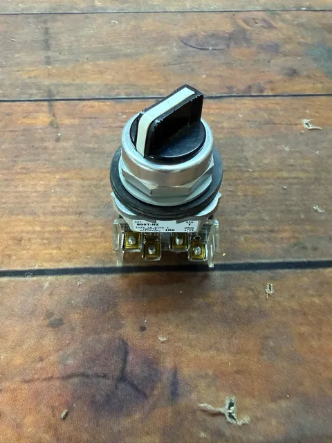 Allen-Bradley 800T-H2 Selector Switch Type 4 13