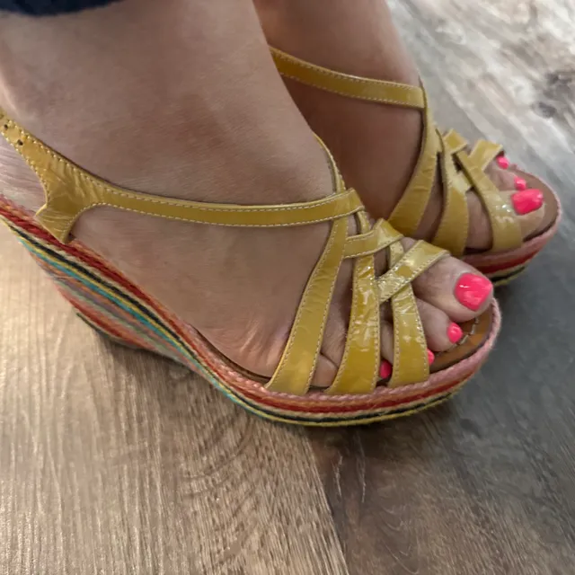Kate Spade Lindsay Wedge Sandals Yellow Patent Rainbow 8