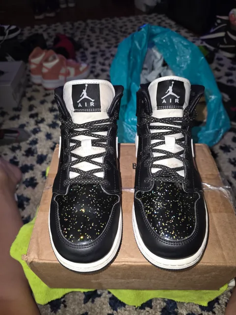 Nike Air Jordan 1 Mid SE Black Metallic Gold Glitter Sneakers