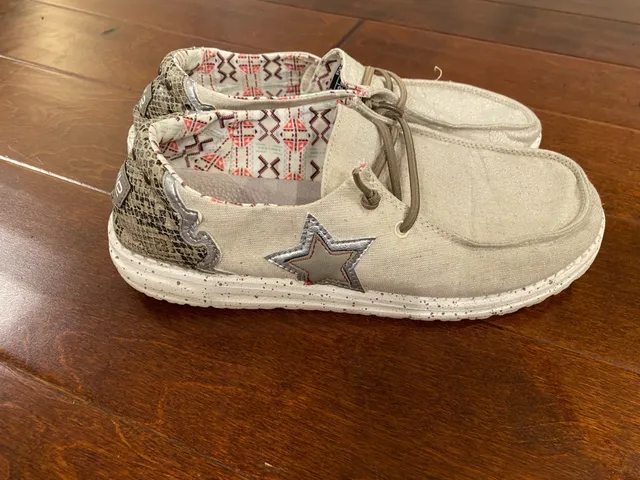 Hey Dude Wendy Star Snake Shoes Size 11 Beige Slip On