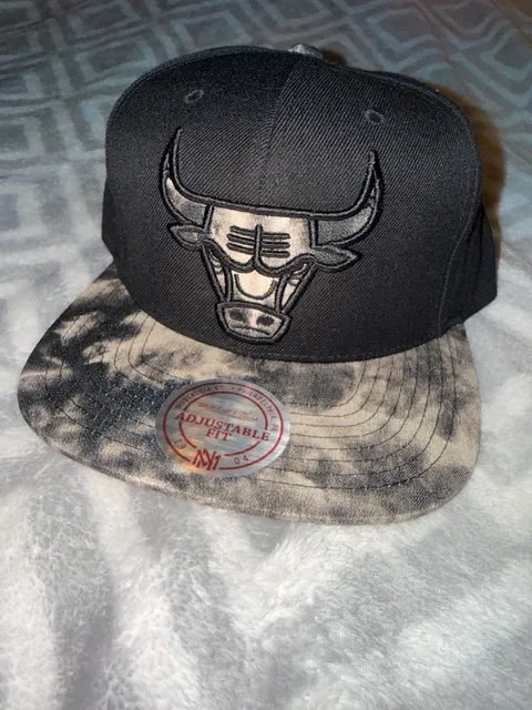 Mitchell & Ness Chicago Bulls Bleached Wash Snapback Hat