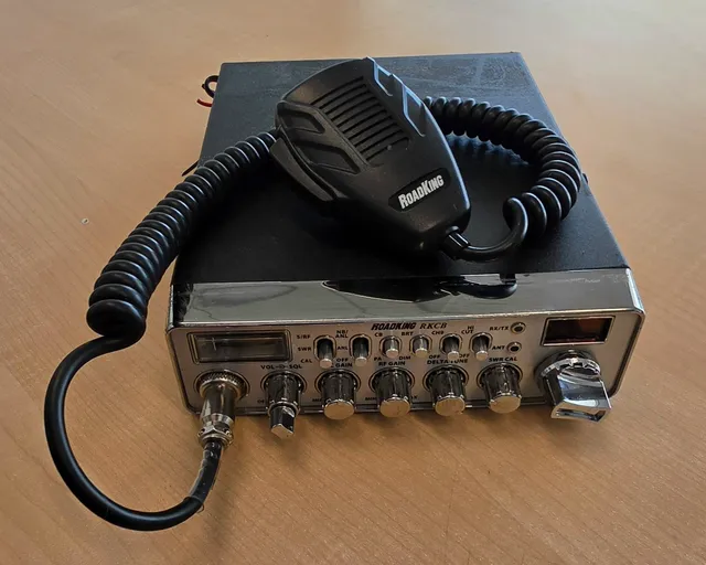 RoadKing RKCB Classic CB Radio With Microphone Not Tested 545