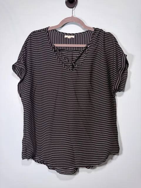 Maurices Blouse Size M Black White Striped Short Sleeve V-Neck