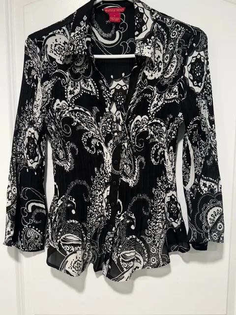 Black White Paisley Print Button Front Blouse Boho Y2K Flowy Tunic Size M