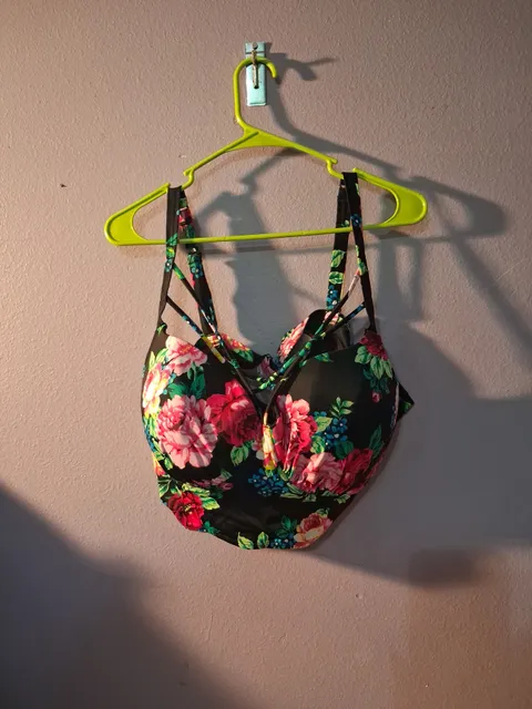 Torrid Bikini Top Size 3 D/DD Black Floral Lattice Underwire