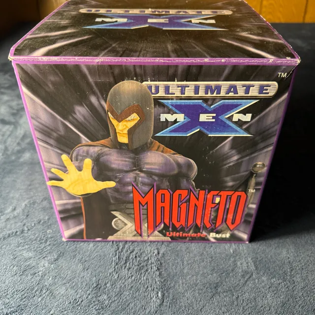 Diamond Select Ultimate X-Men Magneto Bust 2002 Box COA