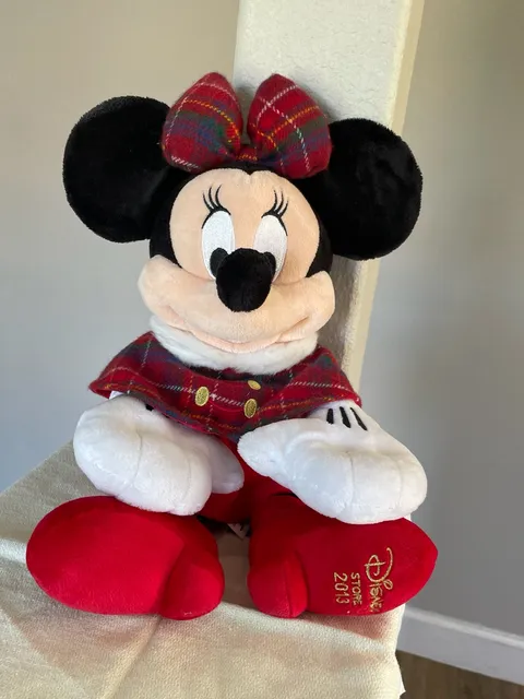 Disney Store 2013 Holiday Minnie Mouse Plush Stuffed Animal
