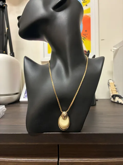 Sarah Coventry Vintage Gold Tone Oval Pendant Necklace