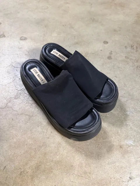 Steve Madden x UO Scrunchy Platform Sandals Black Womens