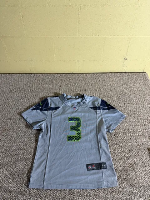 Nike Russell Wilson Seattle Seahawks NFL Jersey Size 12 Gray