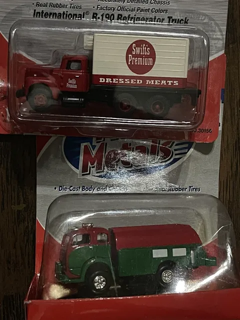 Set of 2 HO Scale C.M.W Mini Metals R-190 Refrigerator Truck & 3000 Fuel truck 2