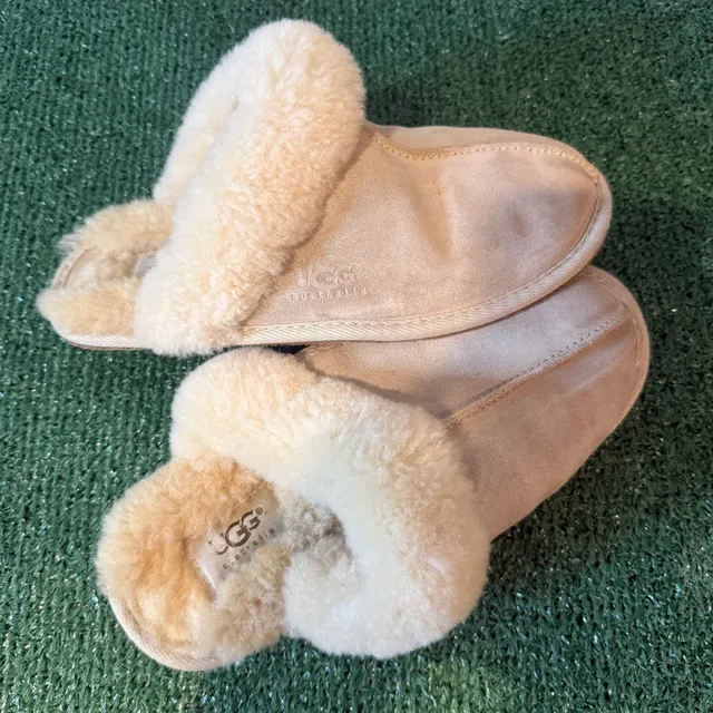 Ugg Australia Slippers Size 7 Tan Shearling Scuffette