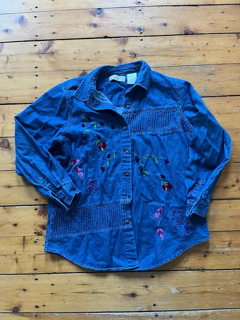 Bobbie Brooks Embroidered Denim Shirt Size Medium 8/10 Long Sleeve y2k