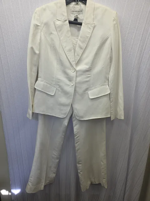 Jones New York Suit Size 12/14 White Linen