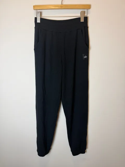 Alo Yoga Waffle Weekend Escape Jogger Size S Black