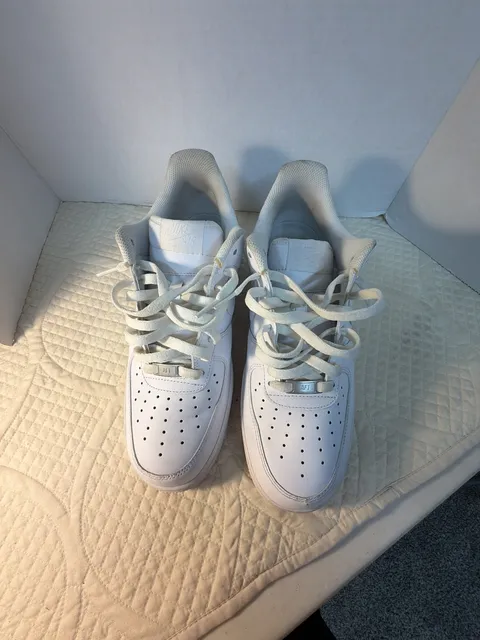 Nike Air Force 1 '07 Size 11 White Leather Sneakers