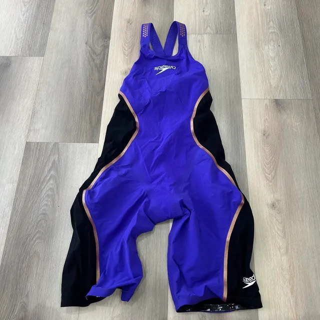 Speedo LZR Pure Valor Kneeskin Size 28 Purple Black
