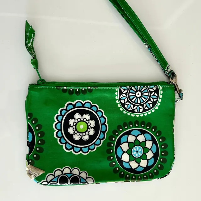 Vera Bradley Cupcakes Green Vinyl Zip Wristlet Cosmetic Case