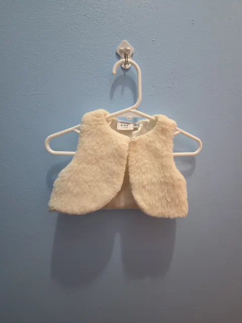Crown & Ivy Baby Faux Fur Vest Size 6M Ivory