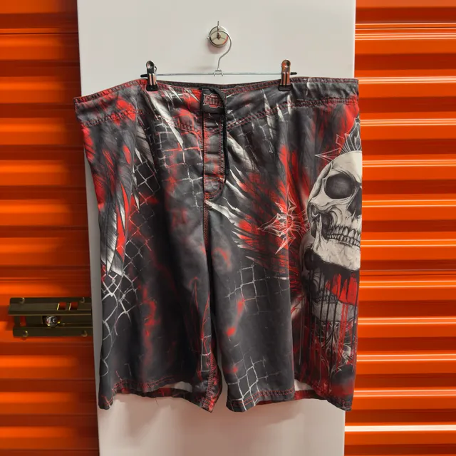 MMA Elite Board Shorts Size 40 Black Red Skull Graphic