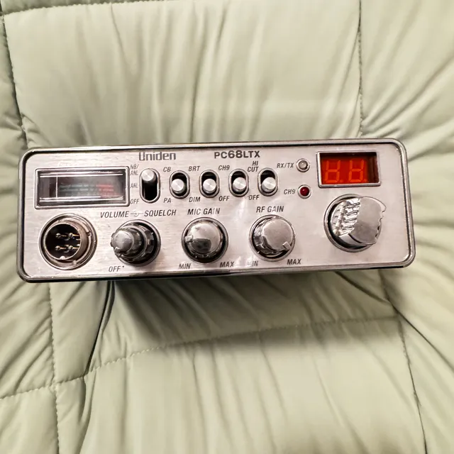 Uniden PC68LTXFM Professional 40-Channel CB Radio with ...