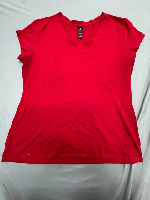 ru.ok V-Neck T-Shirt Size XL Red Cotton Blend Short Sleeve