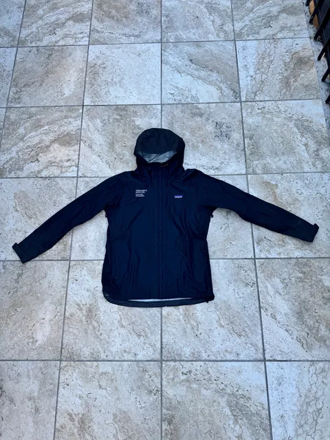 Patagonia Rain Jacket Size L Black H2No Permanente Medicine