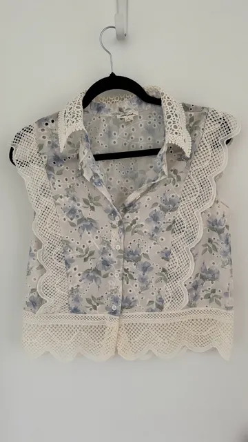 Ultra Pink Floral Blouse Size S Blue White Eyelet Lace Button Down Top