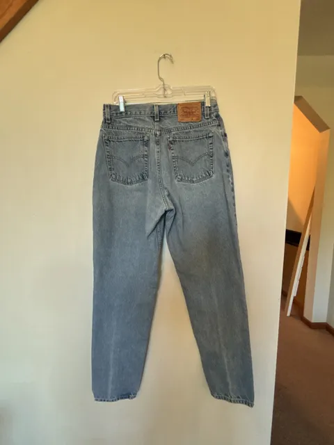 Vintage 2002 Levi's 550 Relaxed Fit Size 12 MIS L Light Wash length is 31