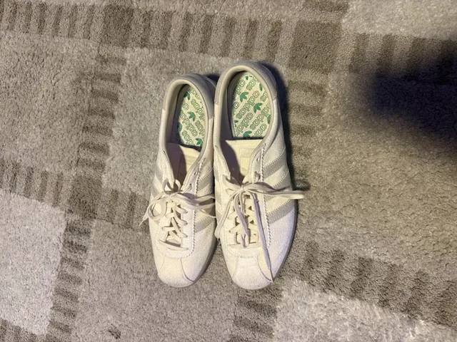 Adidas Tobacco Gruen Size 10 Cream White Suede Sneakers