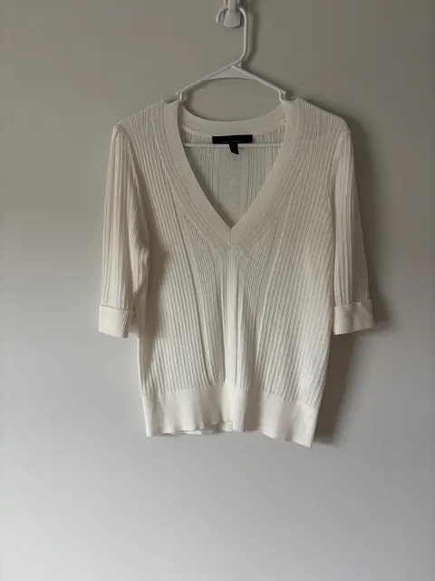 White House Black Market V-Neck Ribbed Sweater Size L White Pullover