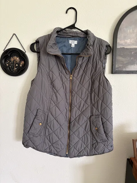 Crown & Ivy Quilted Vest Size L Gray Blue Gingham