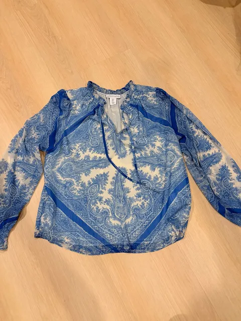 Cupcakes and Cashmere Blouse Size S Blue White Paisley Long Sleeve Top