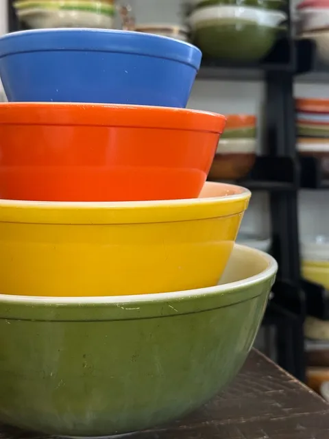 Pyrex Reverse Primary Mixing Bowl Set 4 Pc