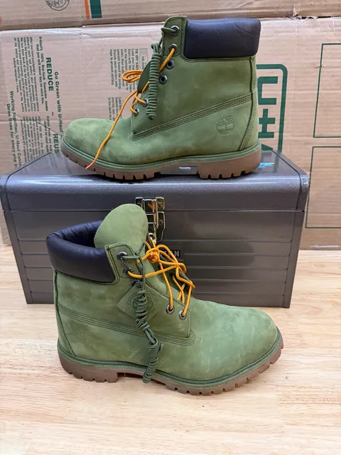 Timberland 6-Inch Premium Boot Size 10M Green Leather