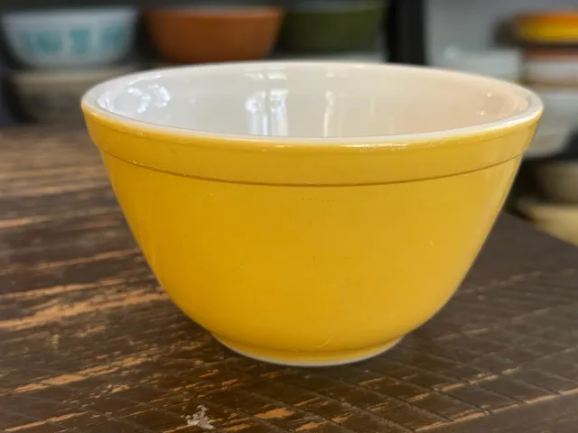 Pyrex Yellow Mixing Bowl 401 1.5 Pt Vintage