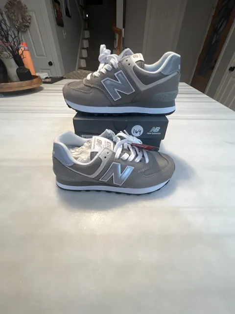 New Balance 574 Grey Suede Retro Sneakers Womens 6.5