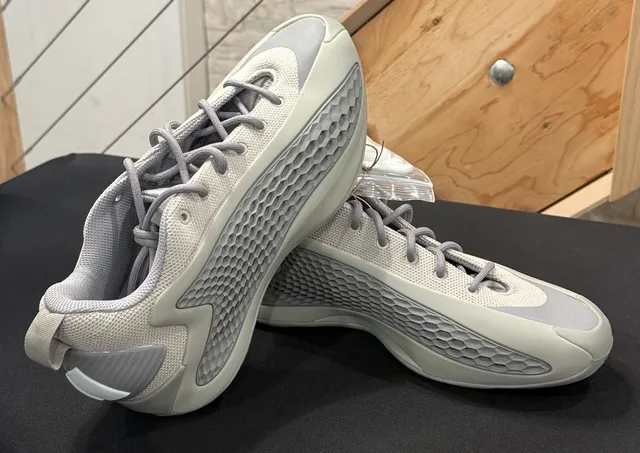 Adidas Anthony Edwards 1 Low Size 9 Basketball Shoes Grey