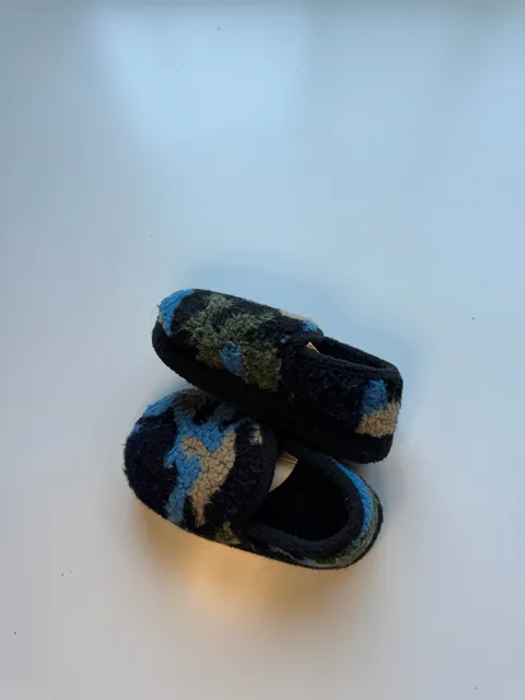 Wonder Nation Slippers Size 5-6 Blue Camo Fleece
