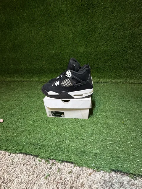 Jordan Air Jordan 4 Retro GS Size 5Y White Thunder
