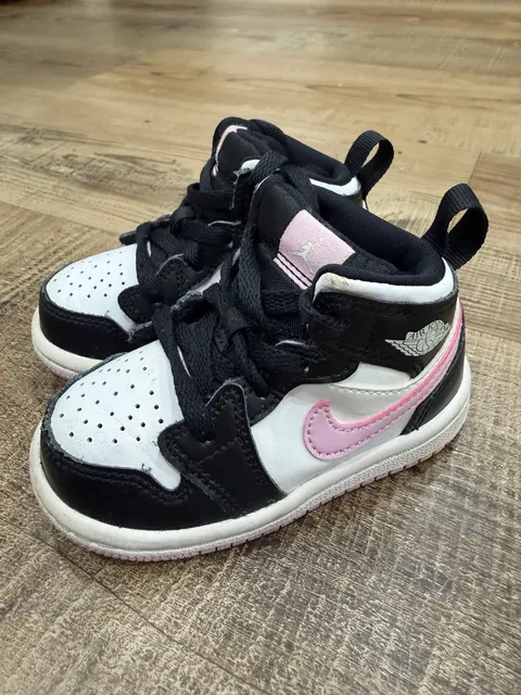 Nike Air Jordan 1 Mid sneakers toddler tennis shoes White Black Pink