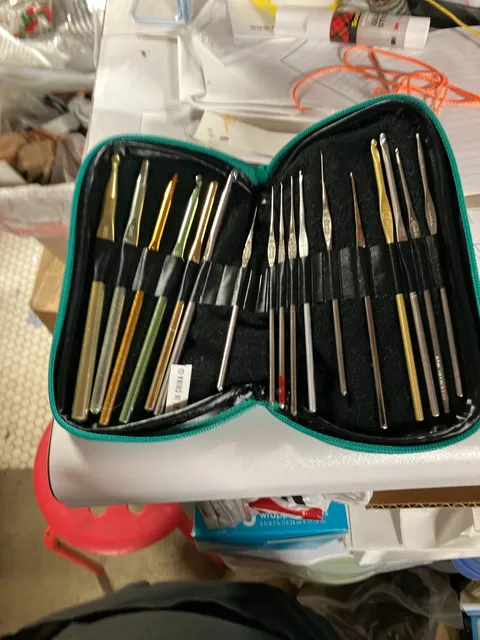 Vanna's Afghans Crochet Hook Set With Case